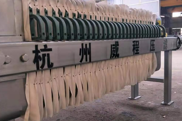 隔膜壓濾機和板框式 汙泥壓濾機在汙泥脫水中的應用